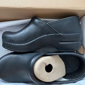 Dansko Professional Box Clog in Black, size 35, New in Box